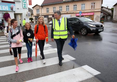 VARNA POT V ŠOLO ZŠAM 02 FOTO LJUBO VUKELIČ